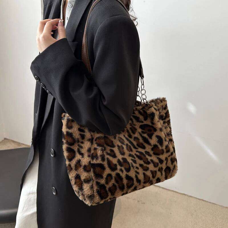 New Leopard Print Bags Women Fashion Portable Faux Fur Handbags Winter Soft Warm Bag Girls Fluffy Large Capacity Tote Purse XJ260306