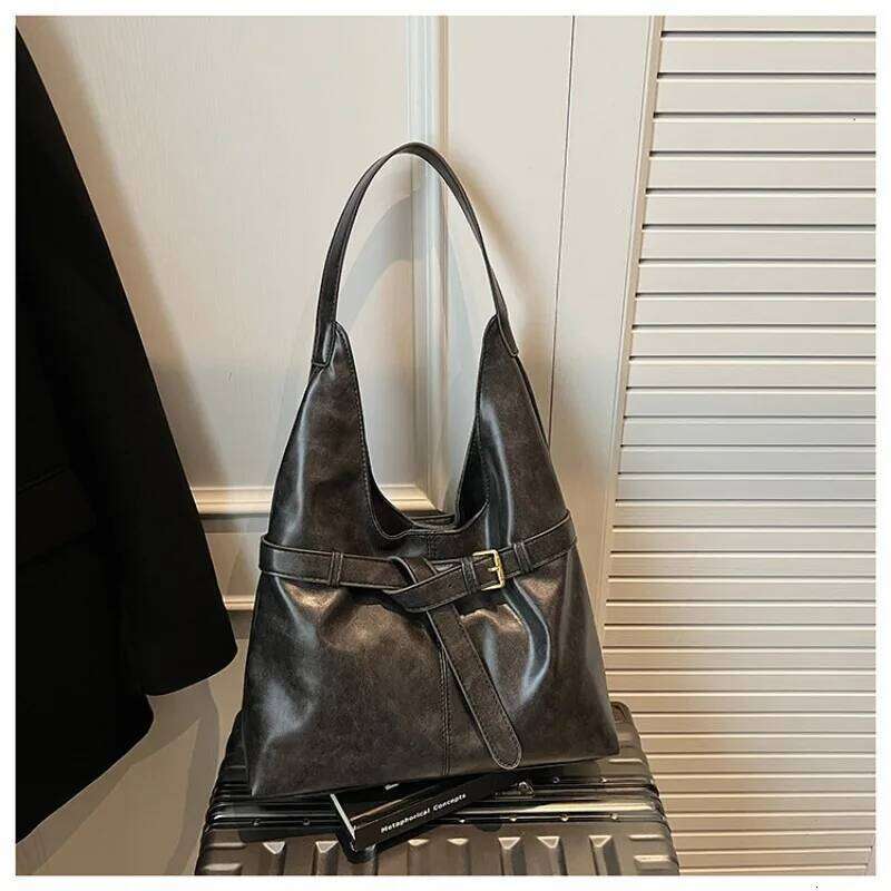 New Autumn and Winter Versatile Simple Shoulder Popular Tote Large Capacity Retro Bag Women XJ260306