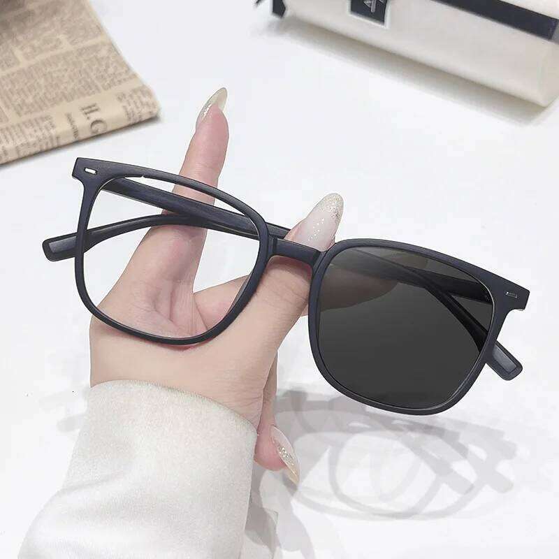 Photochromic Square Sunglasses Rectangle Fashion Women Men Shades Sun for Female Male Traveling Oculos Plain Glasses Z260306