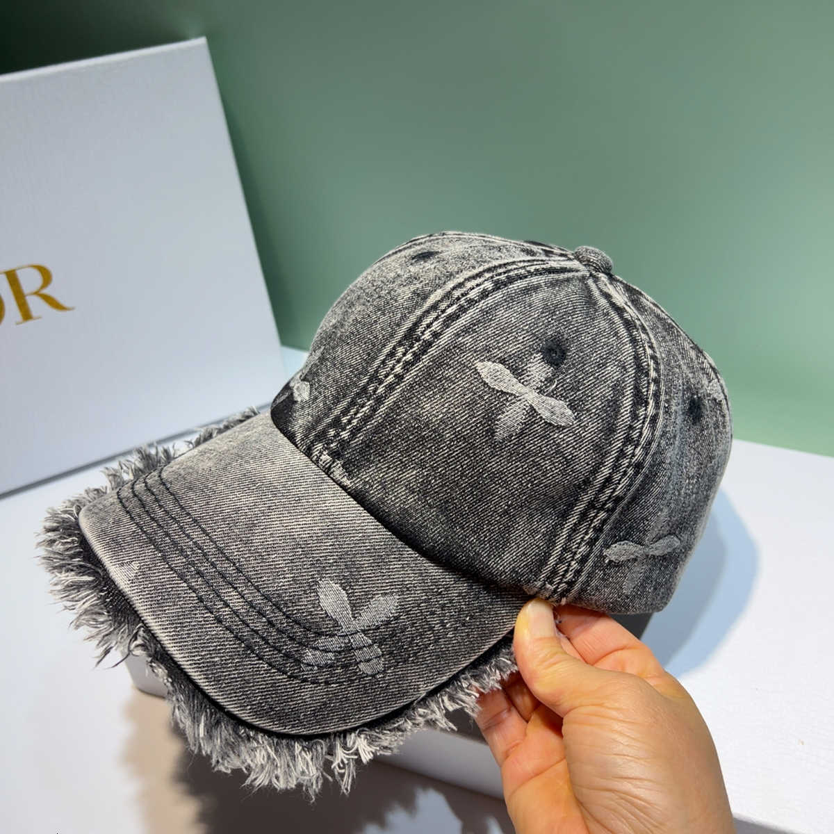 2026 New Designer Luxury Brand Korean Distressed Washed Gray Denim Men's And Women's Baseball Caps Suitable For Spring And Summer Sun Shadin - view 3