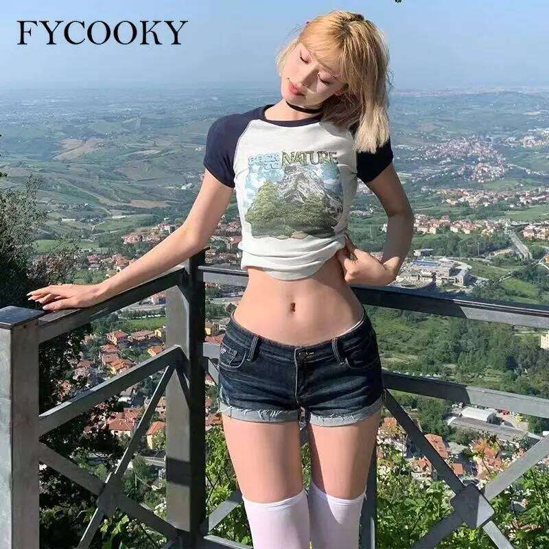 New 2025 Denim Shorts Women Skinny Distressed Vintage Girls American Style Sexy Short Jean Woman XJ260306