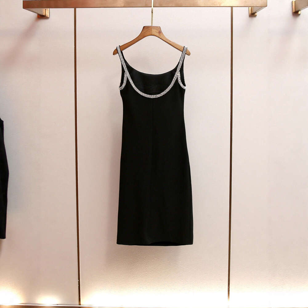 2026 designer high-end women's fashion autumn new style French elegant niche rhinestone suspender long skirt