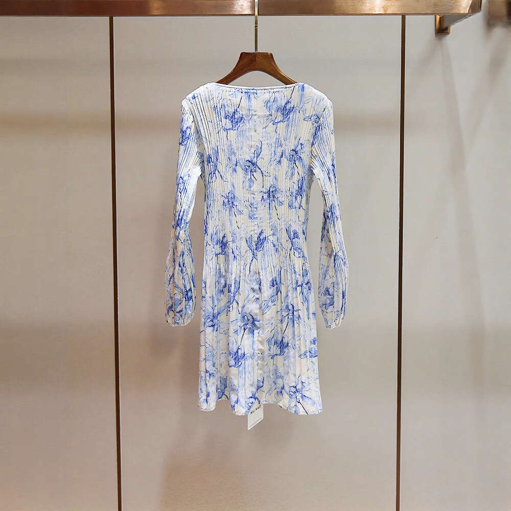 2026 Spring and Summer New French style Small Fragrant Round Neck Folded Long Sleeve Printed Slimming Dress for Women