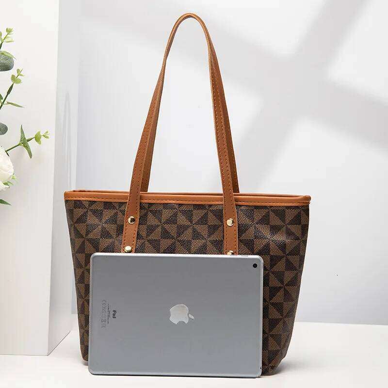 Trendy and versatile large capacity with triangular printed zipper tote retro mommy bag, stylish handbag XJ260306