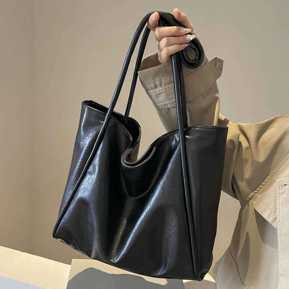 New casual fashion retro trend large capacity tote bag, French niche design, daily versatile solid color shoulder bag XJ260306