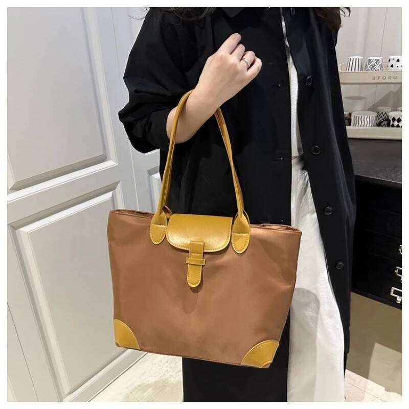 New large-capacity, fashionable stylish, casual and textured underarm single-shoulder tote bag, simple Oxford fabric, women' XJ260306