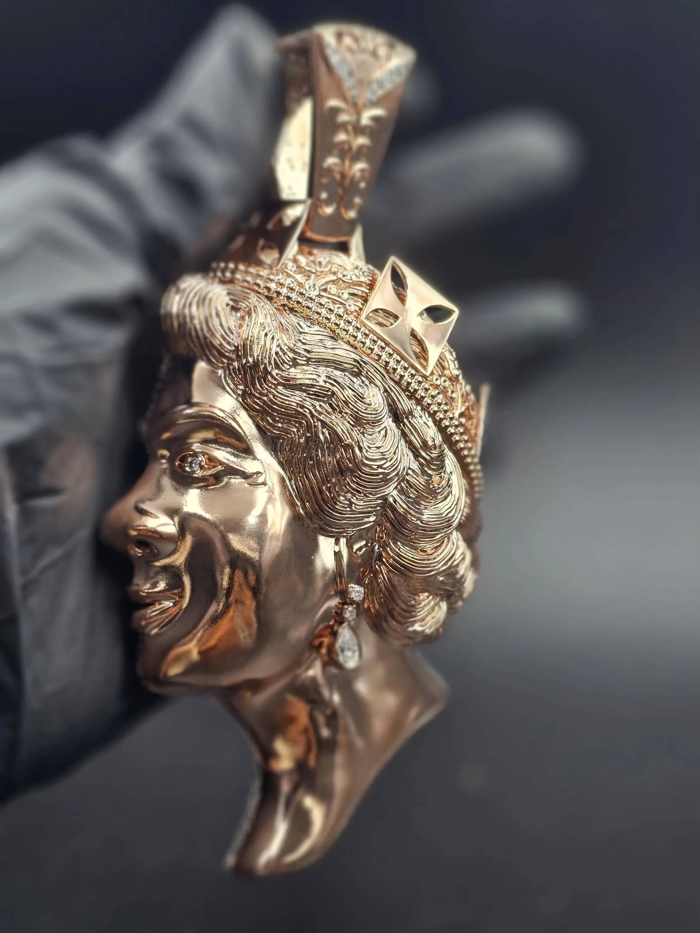 Top Seller VVS Moissanite Diamond Iced Out Hip Hop Pendant Necklace With 925 Silver Queen Face Design At Low Price