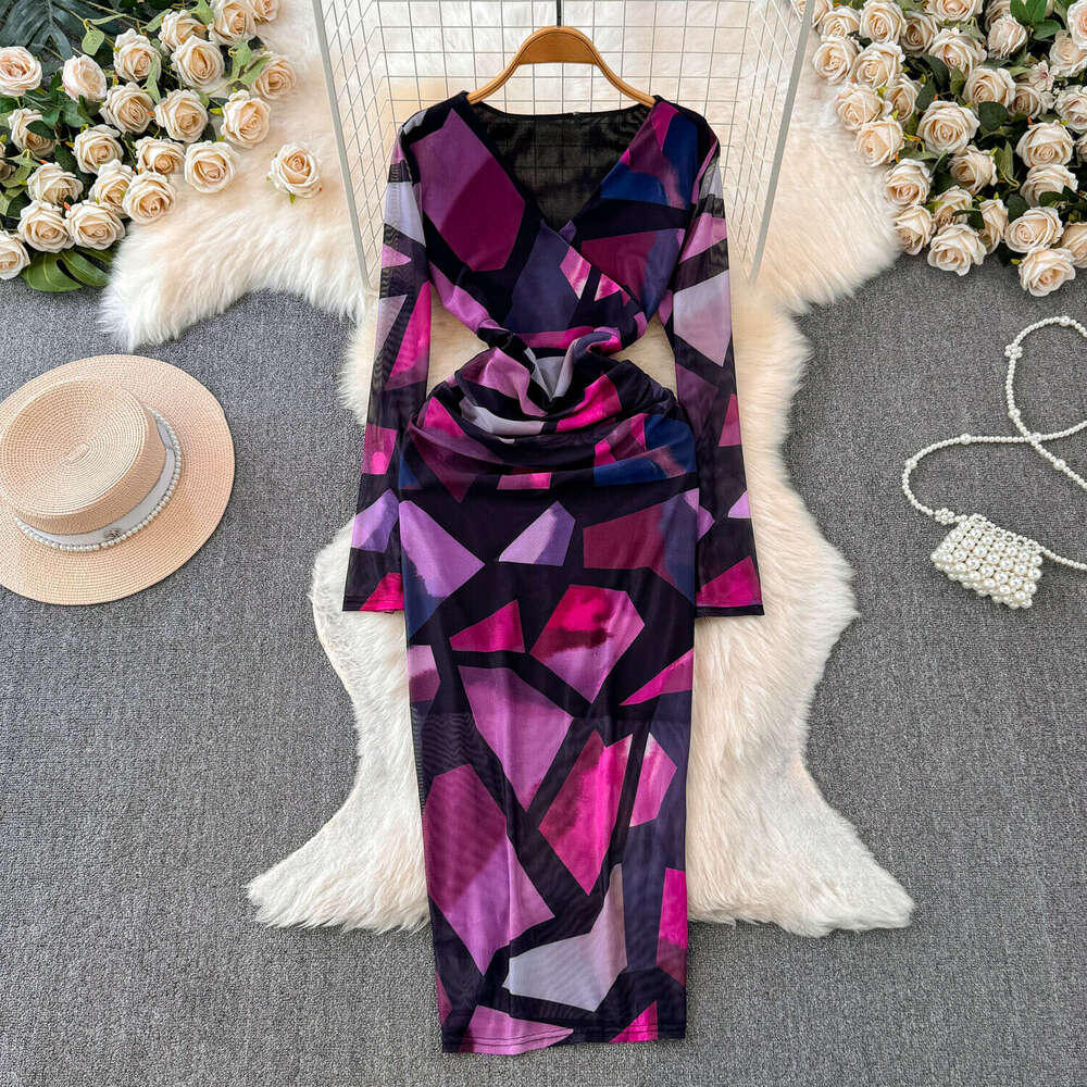 2026 designer elegant French deep V-neck long sleeved printed mesh dress with waist cinching and slim fitting skirt