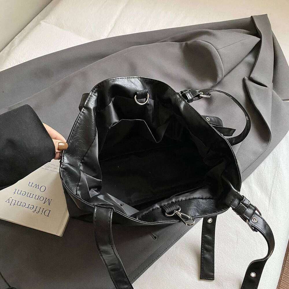 LEFTSIDE Women PU Leather Large Capacity Shoulder 2025 Winter Retro Solid Color Tote Bag Luxury Designer Female Handbags XJ260306