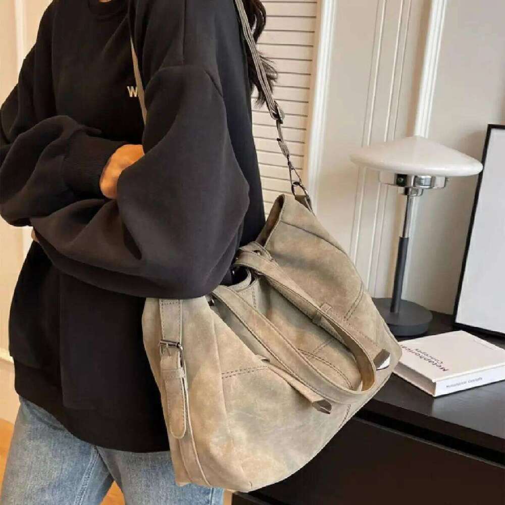2025 Autumn Trendy Women's Shoulder Tote Bag Stylish Minimalist Large Capacity Handbag Casual All-Match Purse 362812cm XJ260306