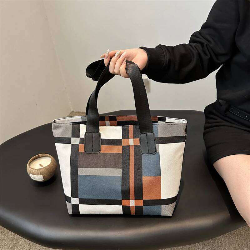 Striped Plaid Tote Women New Fashionable Shoulder Handbag for Ladies Large Capacity Commuting Bag XJ260306