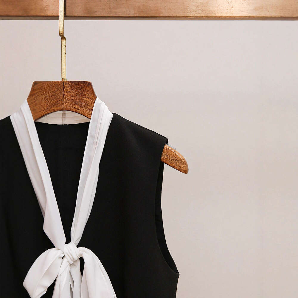 2026 autumn new French elegant social pleated color blocked bow V-neck women's short vest