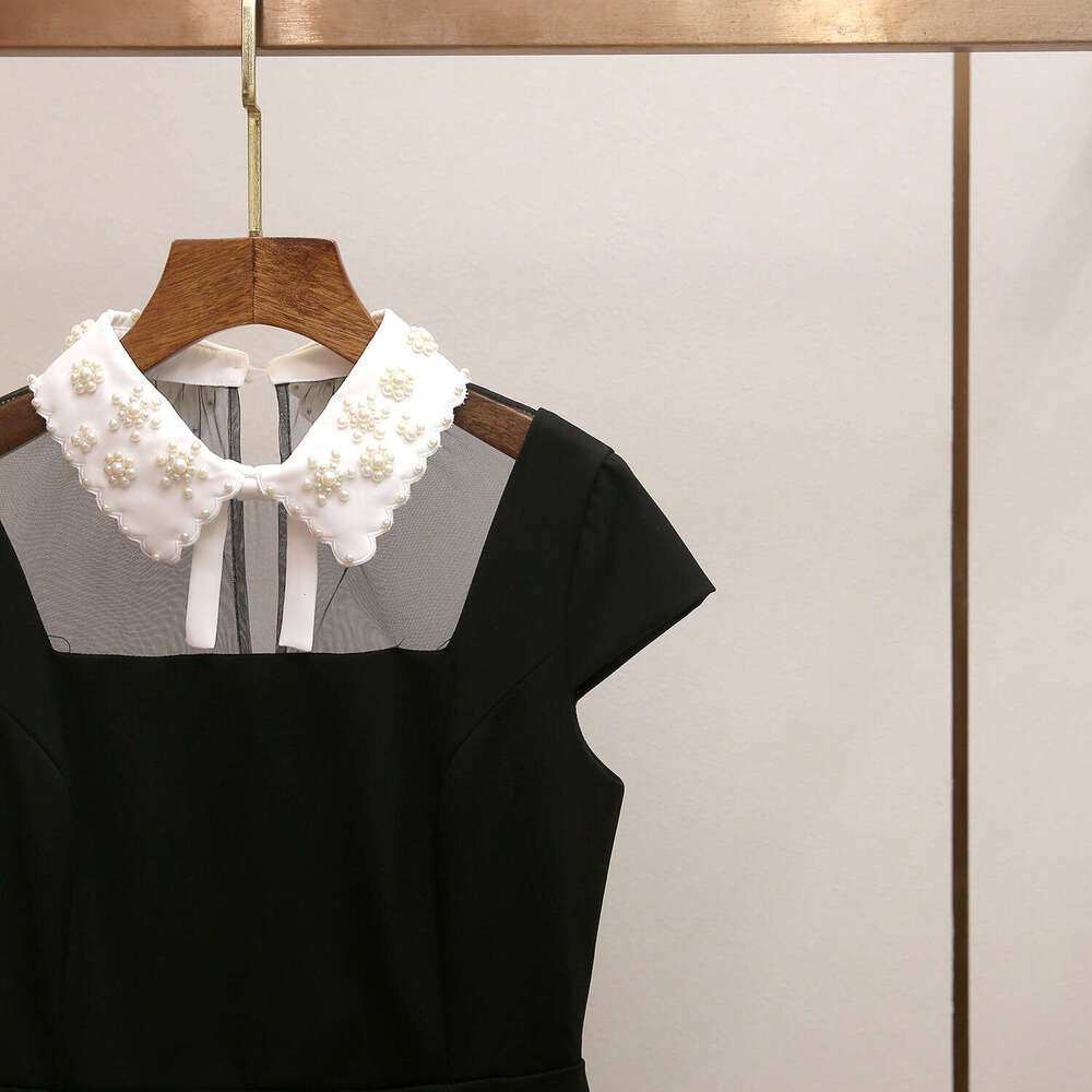 The new spring and summer styles feature elegant A12 dresses in Hepburn style, paired with contrasting butterfly bows, bead collars, backless, and lon