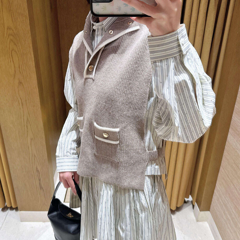 2026 autumn and winter new designer women's A12 elegant French fashion half high collar high waist versatile short sleeved sleeveless shawl