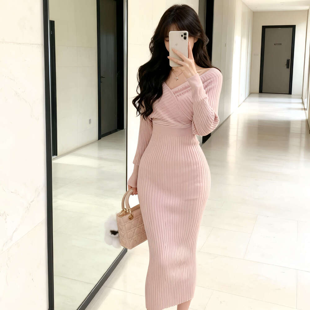 Designer French Pink V-neck New Long Sleeve Knitted 2026 Autumn/Winter Tight Waist Skirt