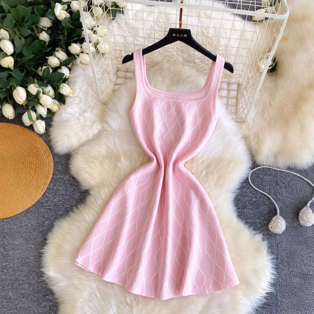 2026 Spring and Summer New French Water Tank Ripple Pattern Petite Women's Design Slim Knitted Dress