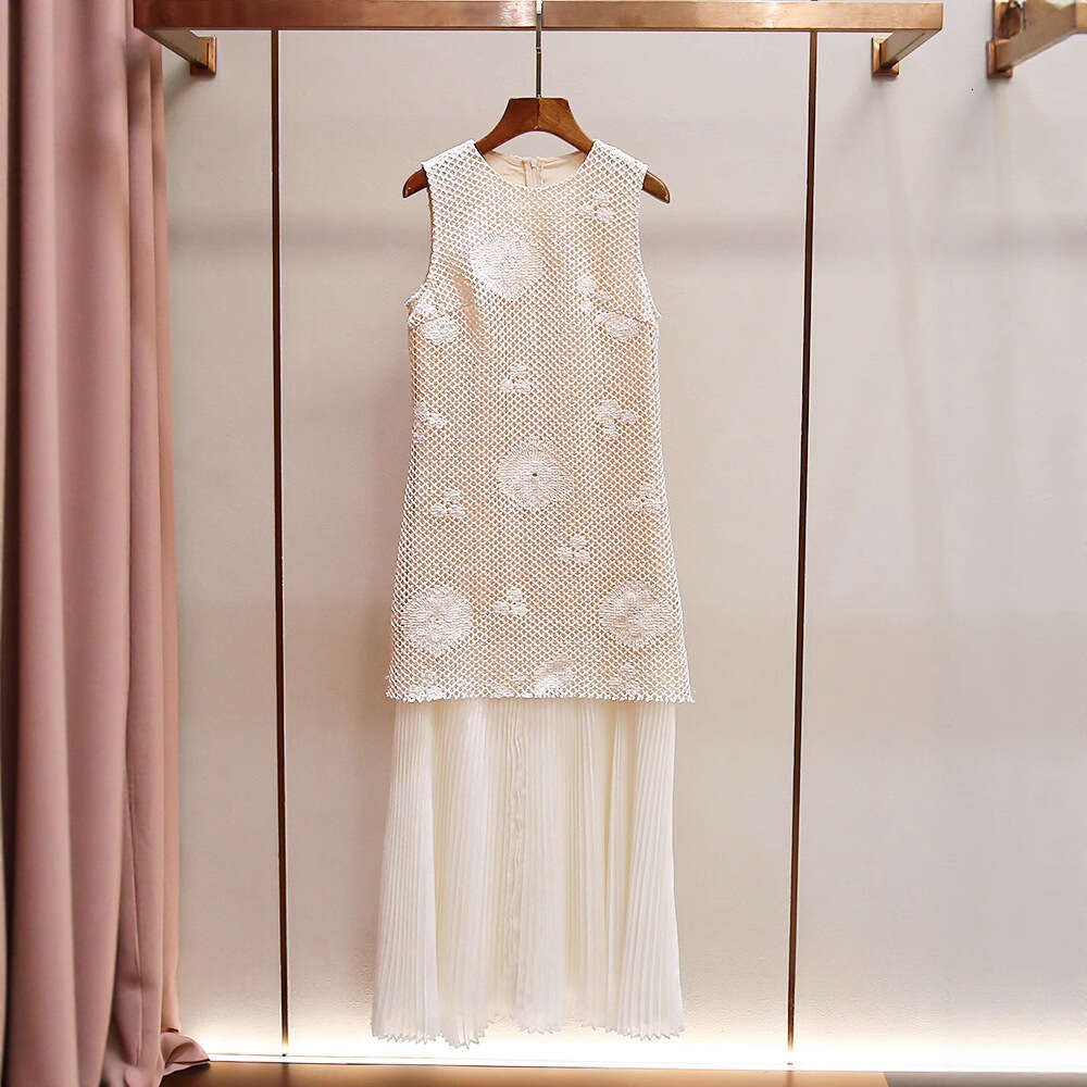 2026 high-end women's spring and summer new French fashion slim fit hollow out sleeveless vest dress