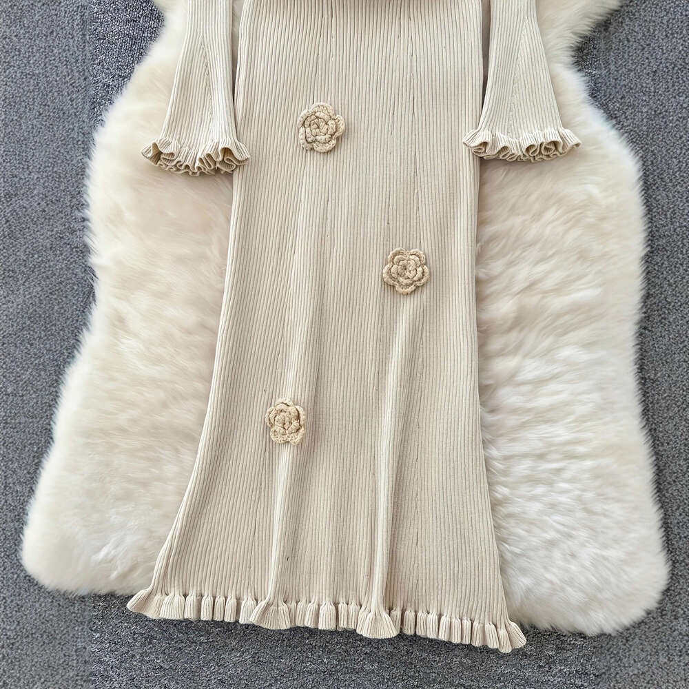 2026 European and American new women's long sleeved V-neck waist knit autumn and winter high-end French slim fit long skirt