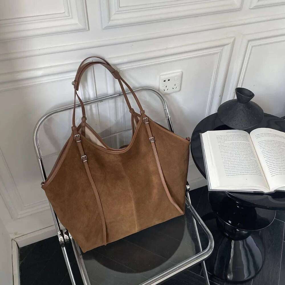 Suede Women's Tote 2025 Autumn and Winter New Niche Design Large Capacity Slack Commuter Vintage Handle Shoulder Bag XJ260306
