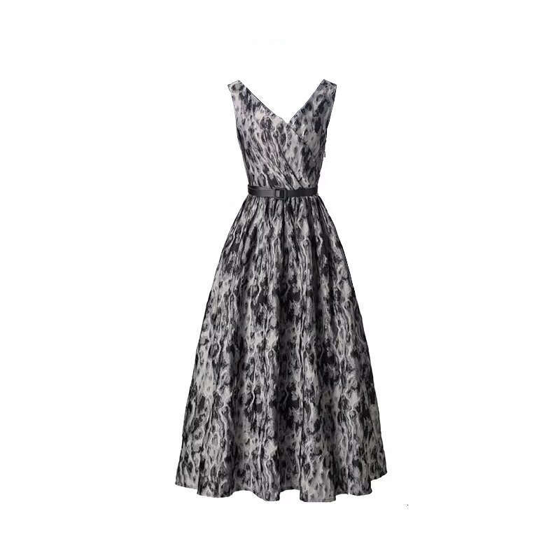 2026 Spring/Summer New Women's Loose Designer with Strap, Medium Length Waist, A1 Slimming V-neck