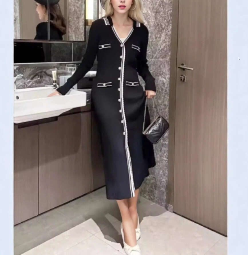 2026 designer French women's dress new waistband long sleeved slit knitted retro long skirt