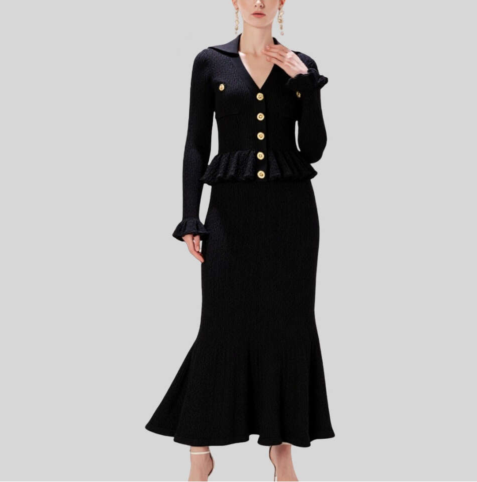 2026 European and American autumn and winter French retro new women's sweater elegant V-neck knitted long sleeved dress