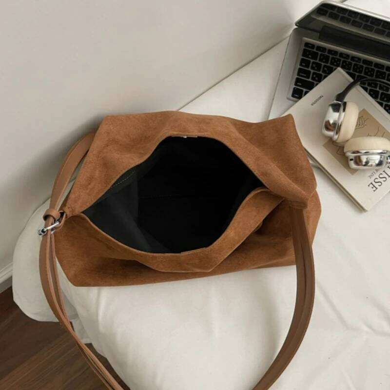 Fashionable Large Capacity Suede Shoulder Women Casual Retro Tote Handle Bag for Commute Texture and Versatile Storage Bags XJ260306