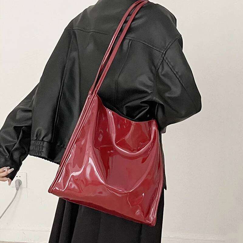 Large-capacity Women's New Simple Versatile Shoulder Textured Patent Leather Bucket Class Commuter Tote Bag XJ260306