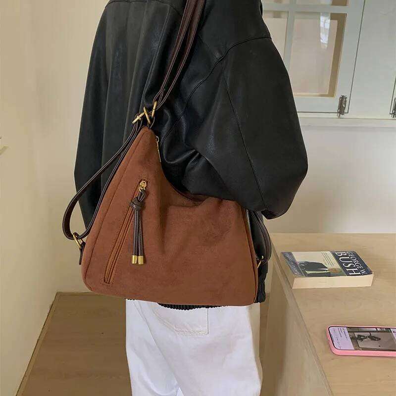 Vintage Tassel Women Shoulder bags soft velvet female hobos Armpit Bags large capacity ladies handbag bolsa brown big totes XJ260306