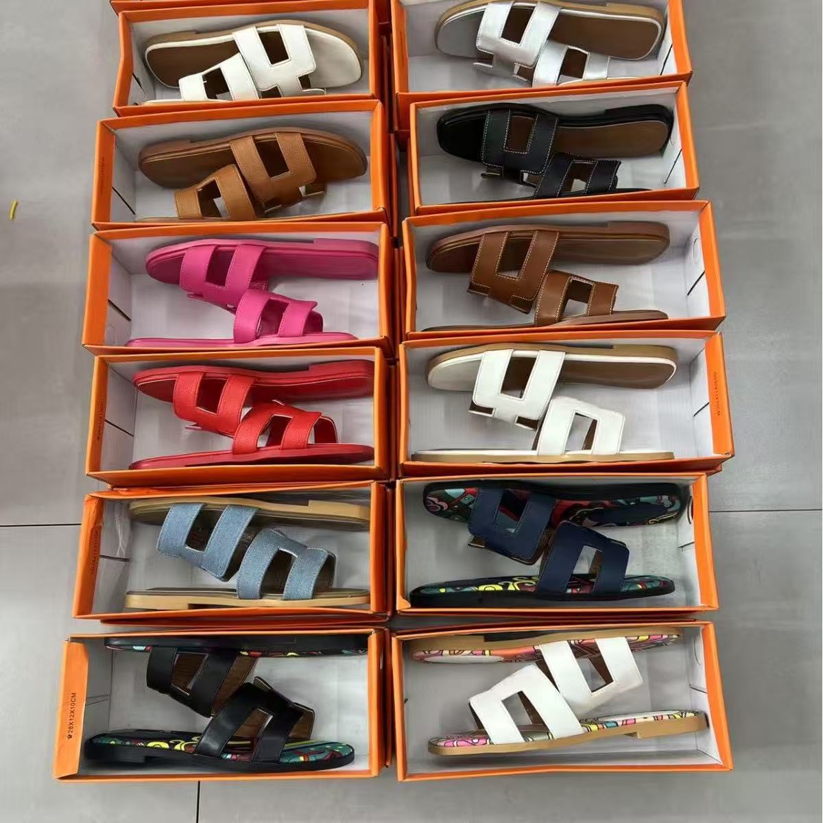 Italian H home designer slippers beach slippers Classic Flat woman slippers Summer lady Cartoon Big Head Slippers Leather Hotel Bath fashion women shoes Large EUR