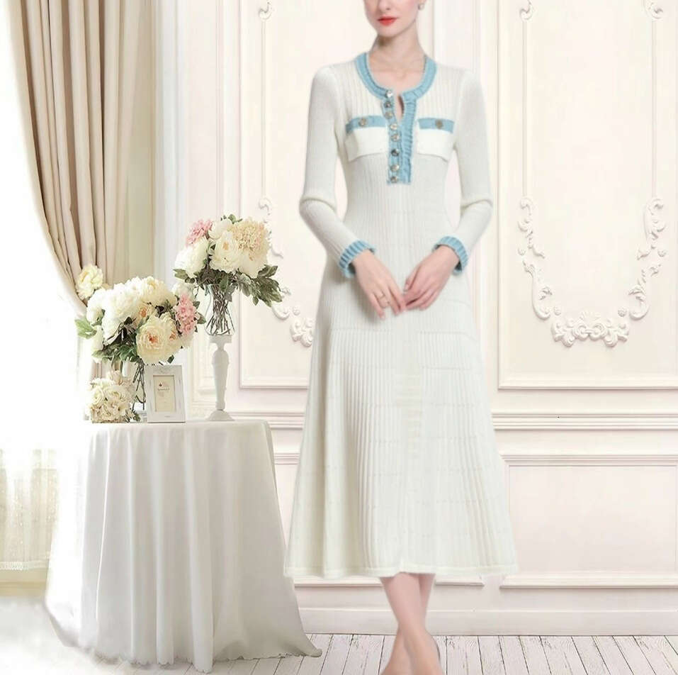 2026 Autumn/Winter New Korean Fashion French V-neck Single breasted Slim Knitted Long Dress