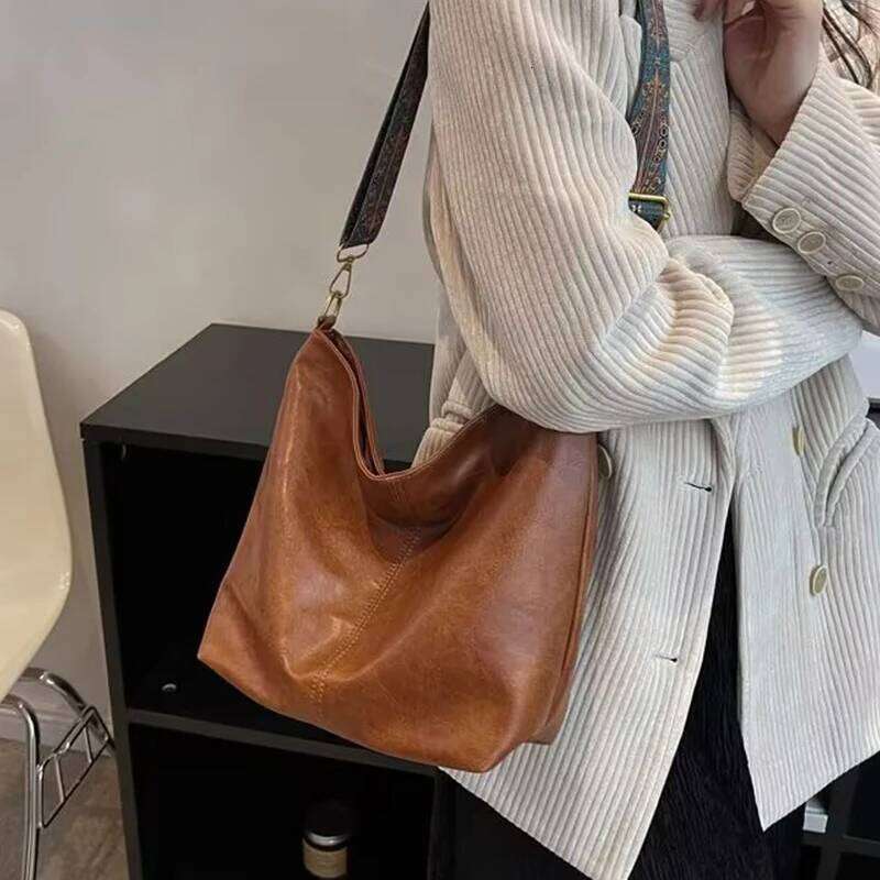 Neutral Men's Women's Pu Tote Bag, Suitable for Travel and Photography, Single Shoulder Bag with Ethnic Style Strap XJ260306