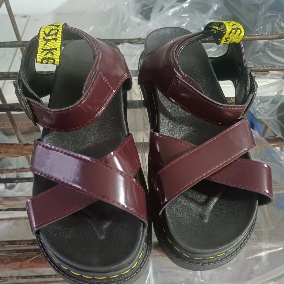 Free shipping designer shoes Summer original men's and women's casual outdoor slippers flat sandals couple style Cost-effective white plain