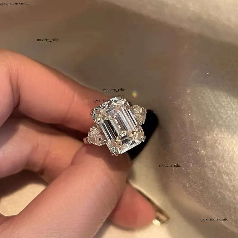 4CT Moissanite Diamond Wedding Rings Luxury Jewelry Stunning Real 100% 925 Sterling Silver Emerald Cut Gemstones Party Eternity Women Bridal Ring For 