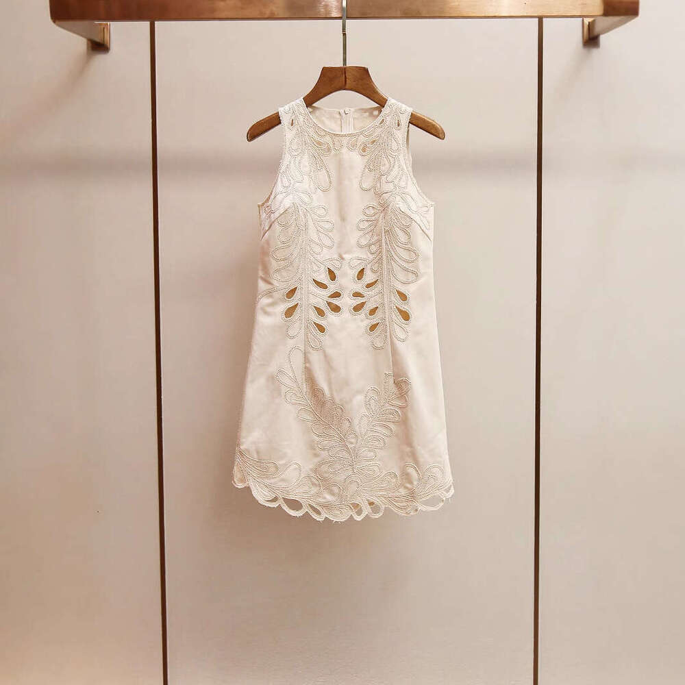 2026 Spring/Autumn Women's White Sleeveless Tank Top Korean Style Social Elegant Round Neck Slimming Hollow Embroidered Dress