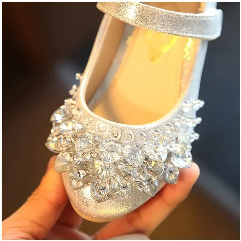 Girls Crystal Shiny Princess Shoes Kids Sweet Flats Performance Shoes Fashion Childrens Leather Shoes for Party Wedding 260302