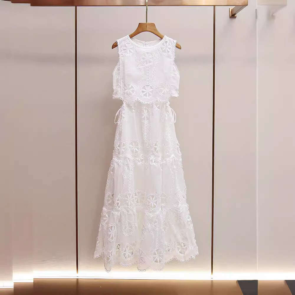 2026 designer high-end women's clothing new French lace hollow Hepburn style heavy embroidery sweet beauty style dress