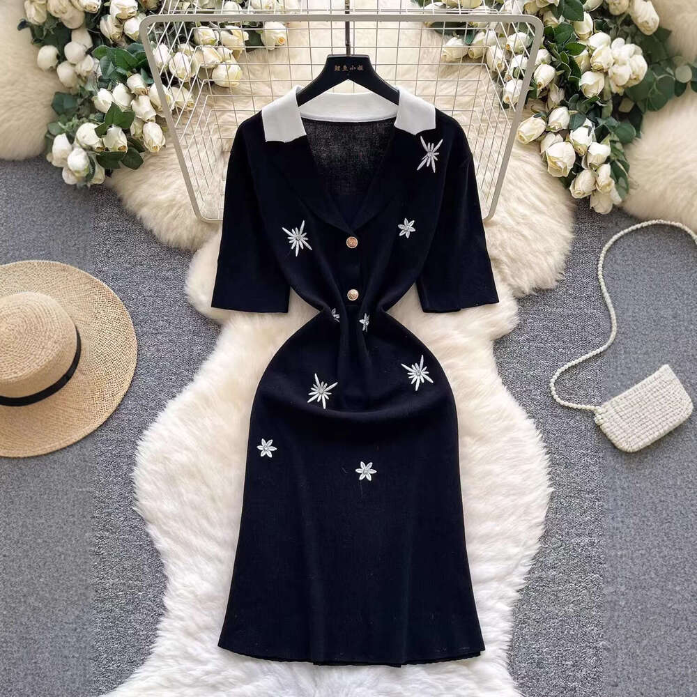 2026 Spring and Summer Designer Korean V Leader Embroidered Knitted Women's Dress New Waist A-line Short Skirt