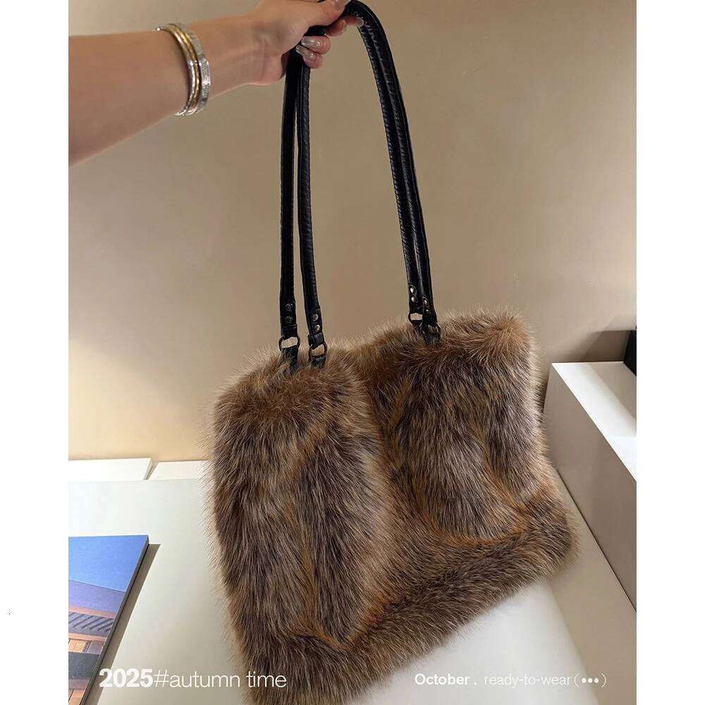 Fluffy Plush Tote Winter Soft Warm Faux Fur Bags for Women Handbags Large Capacity Shoulder Bag NEW Shopper Purses XJ260306