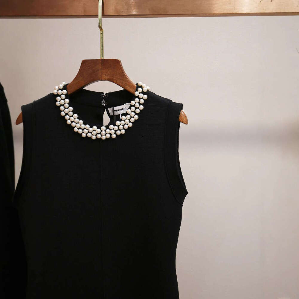 2026 Spring and Summer New French High end Elegant Beaded Round Neck Waist with Ruffles Knitted Tank Top