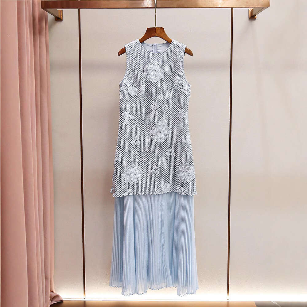 2026 high-end women's spring and summer new French fashion slim fit hollow out sleeveless vest dress
