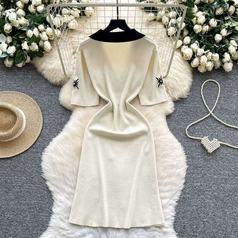 2026 Spring and Summer Designer Korean V Leader Embroidered Knitted Women's Dress New Waist A-line Short Skirt