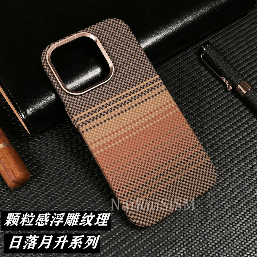 Suitable for iPhone17 Kevlar Carbon Fiber Magnetic Phone Case Apple 16promax Luminous Anti-fall Protective Cover