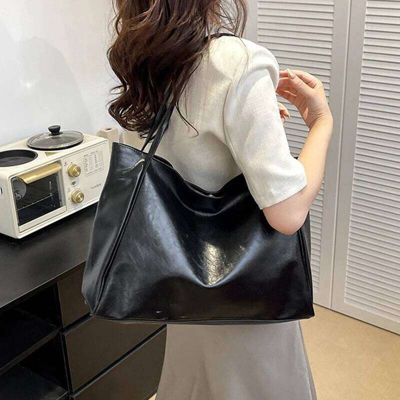 New Autumn Winter Japanese and Korean Large Capacity Soft Leather Shoulder Bag Retro Casual Handbag XJ260306