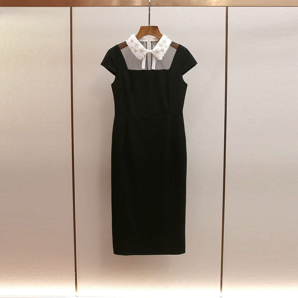 The new spring and summer styles feature elegant A12 dresses in Hepburn style, paired with contrasting butterfly bows, bead collars, backless, and lon