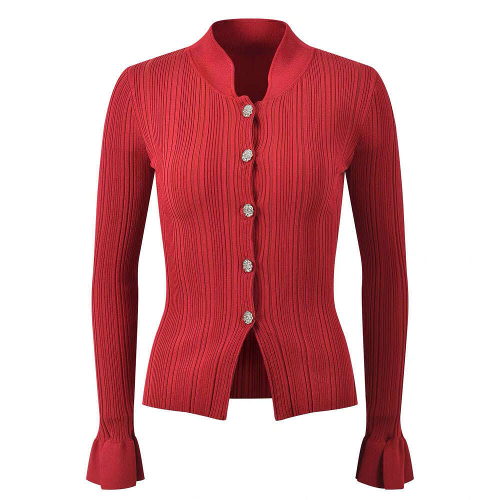 The new 2026 autumn and winter collection features A13 a soft and pleasing top pearl button decoration, paired with a slightly pleated fishtail skirt