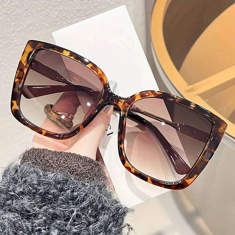 1pc Women's Large Square Frame Fashion Sunglasses - Stylish Gradient Purple Lens with Tortoiseshell Pattern Z260306