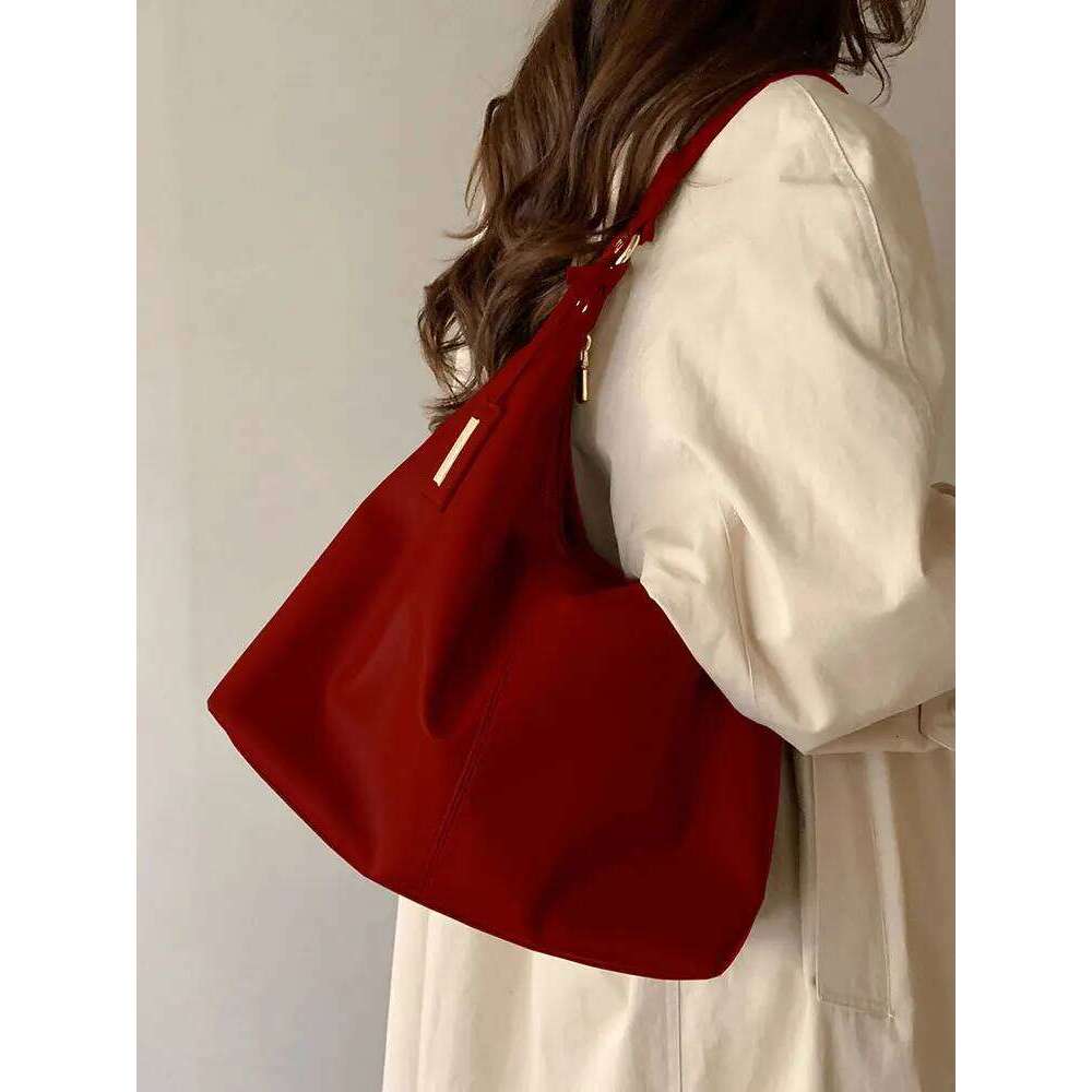 2025 Niche Design New Commuter Fashion Tote Women's Bag Red Versatile Large Capacity Shoulder Bags XJ260306