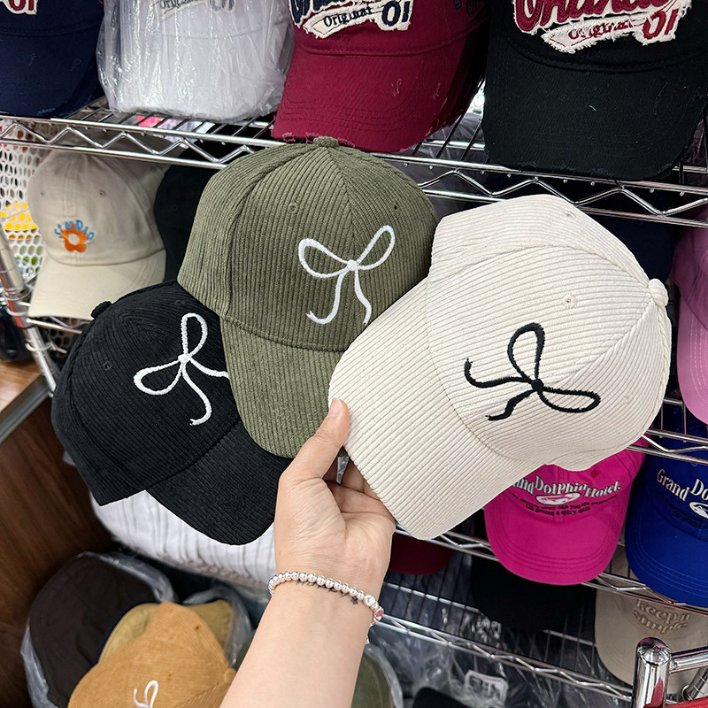 2026 New Designer Luxury Brand Color Blocked Bow Embroidered Round Head Baseball Cap Early Autumn Winter New Korean Version Age Reducing Duckbill Cap Wholesale