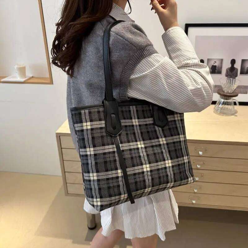 Fashionable and stylish plaid large capacity commuting 2024 new casual design tote shoulder bag XJ260306